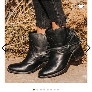 Freebird by Steven Casey’s size 9